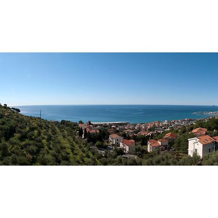 Tra Gli Ulivi Bed & Breakfast Pietra Ligure Bagian luar foto
