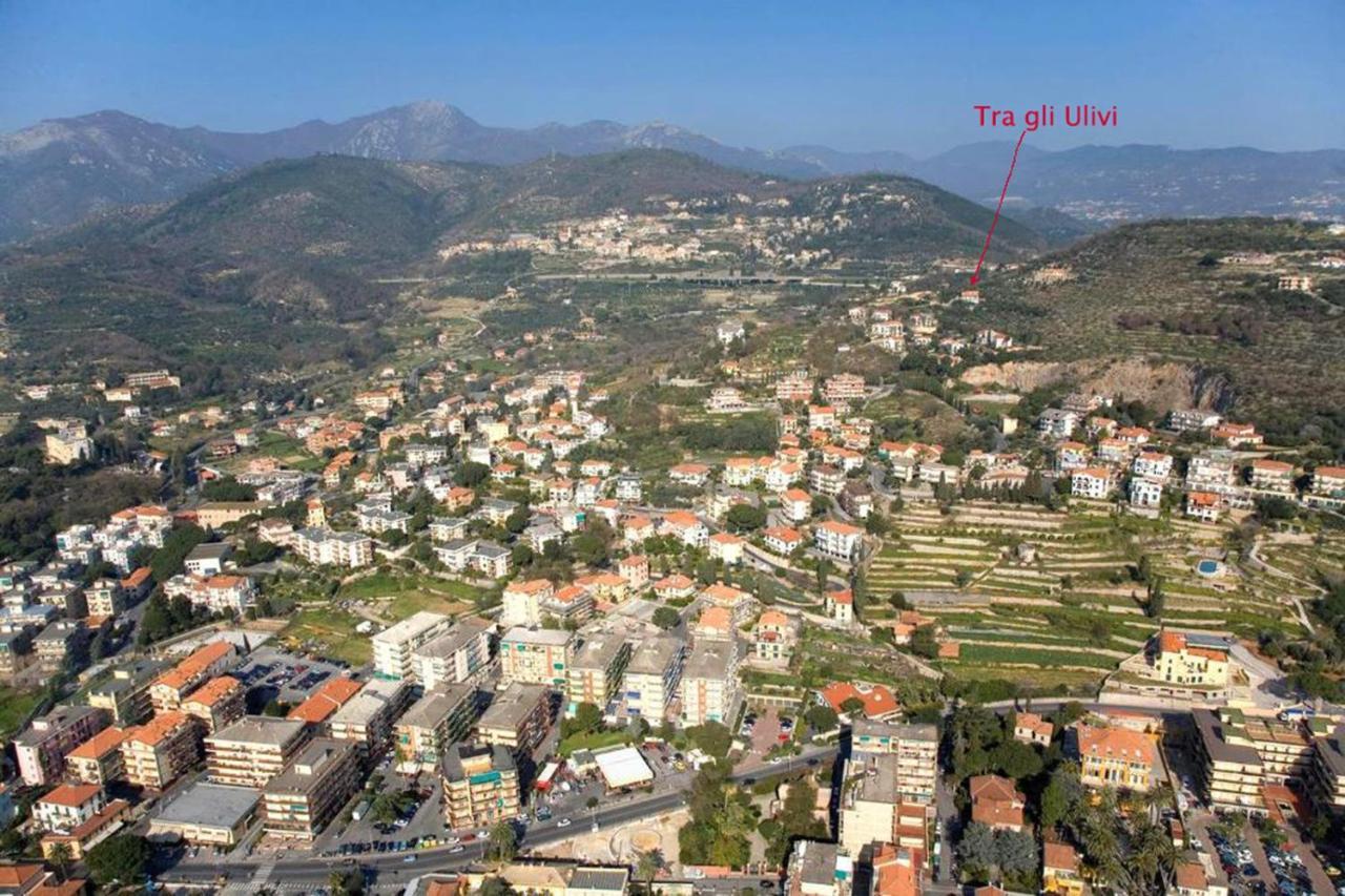 Tra Gli Ulivi Bed & Breakfast Pietra Ligure Bagian luar foto