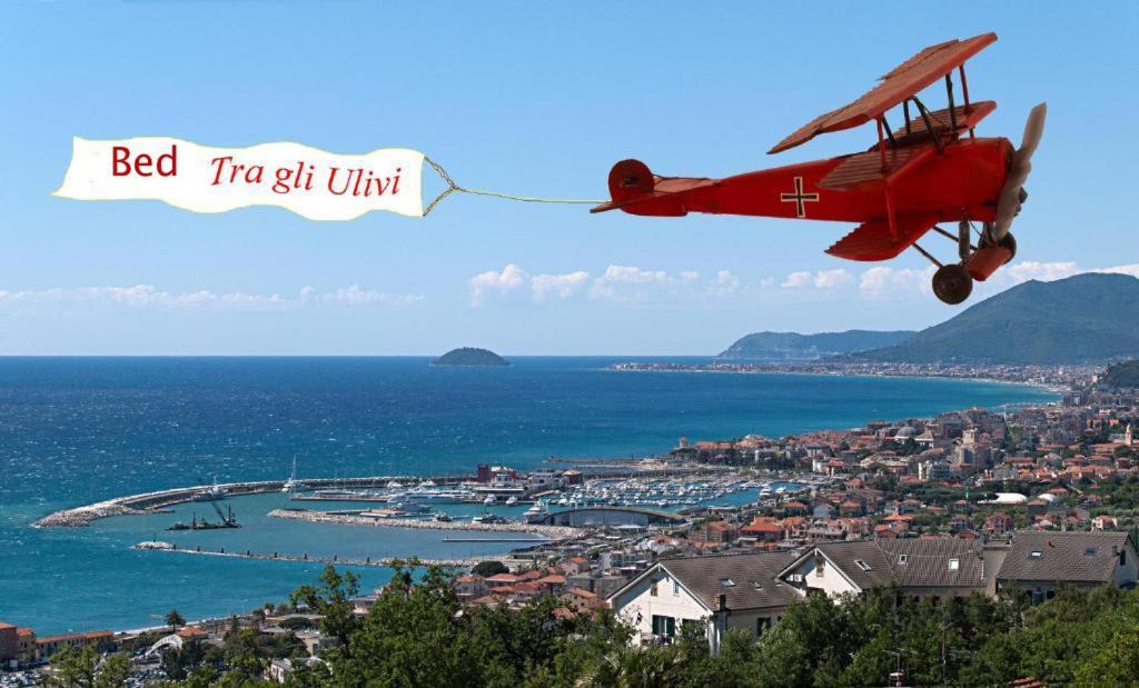 Tra Gli Ulivi Bed & Breakfast Pietra Ligure Bagian luar foto