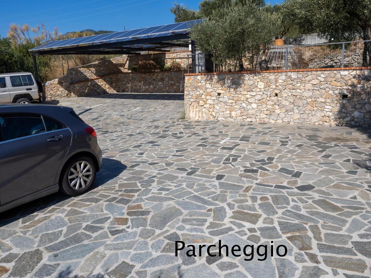 Tra Gli Ulivi Bed & Breakfast Pietra Ligure Bagian luar foto