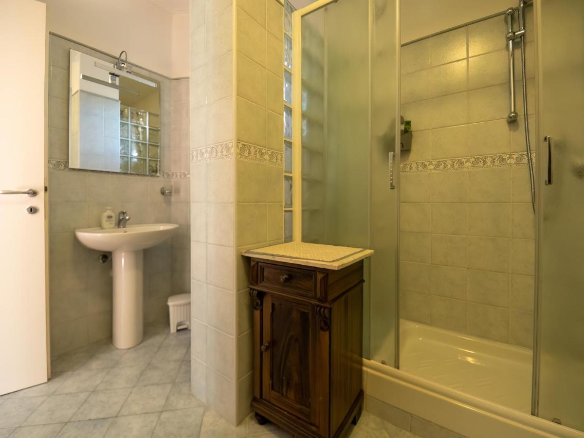 Tra Gli Ulivi Bed & Breakfast Pietra Ligure Bagian luar foto