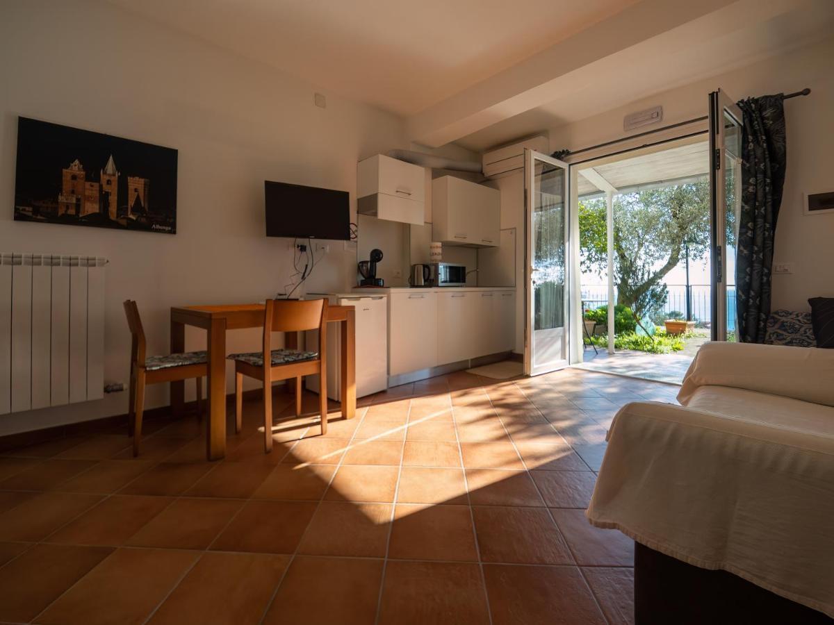 Tra Gli Ulivi Bed & Breakfast Pietra Ligure Bagian luar foto