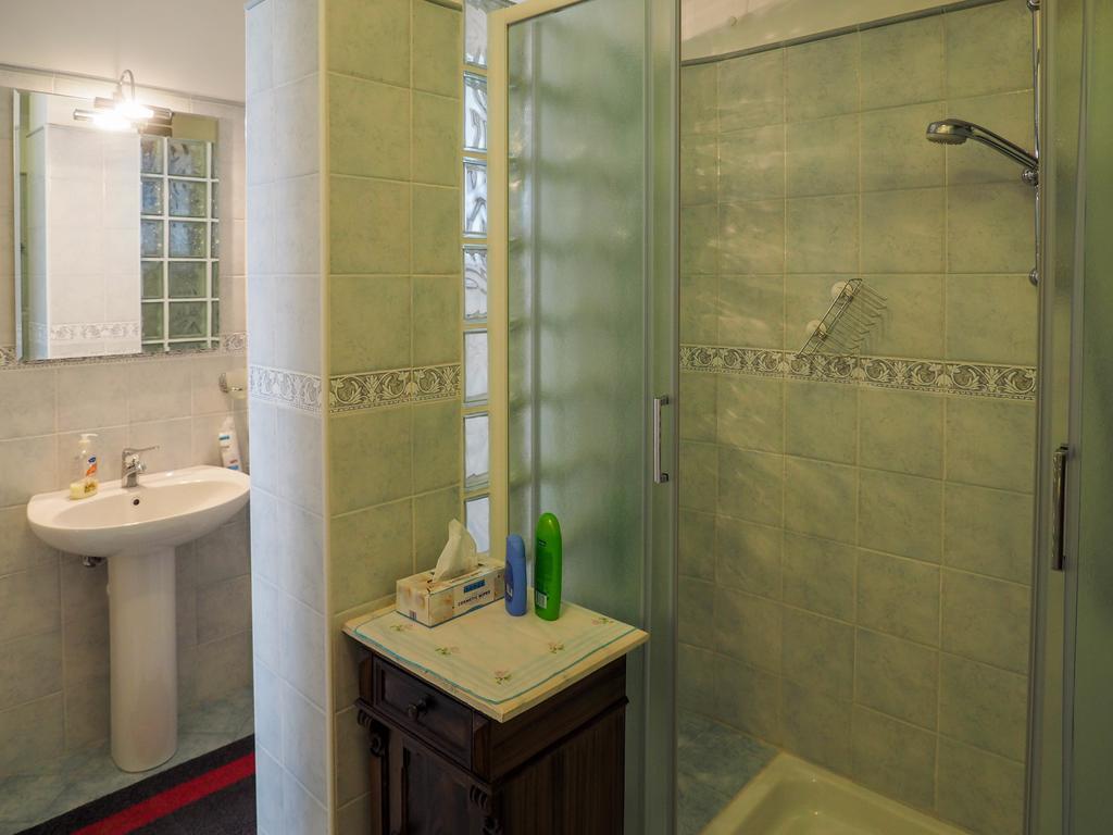 Tra Gli Ulivi Bed & Breakfast Pietra Ligure Bagian luar foto