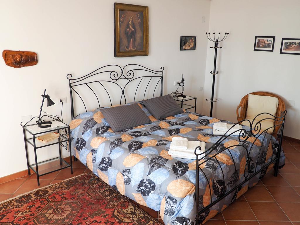 Tra Gli Ulivi Bed & Breakfast Pietra Ligure Ruang foto