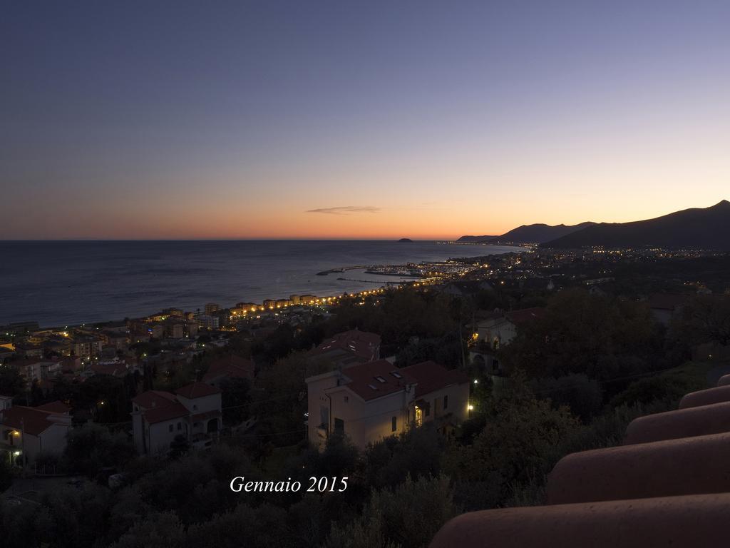 Tra Gli Ulivi Bed & Breakfast Pietra Ligure Bagian luar foto