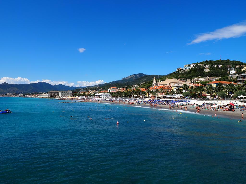Tra Gli Ulivi Bed & Breakfast Pietra Ligure Bagian luar foto